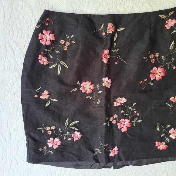 Vintage Black Linen Embroidered Mini Skirt - Picture 3 of 4